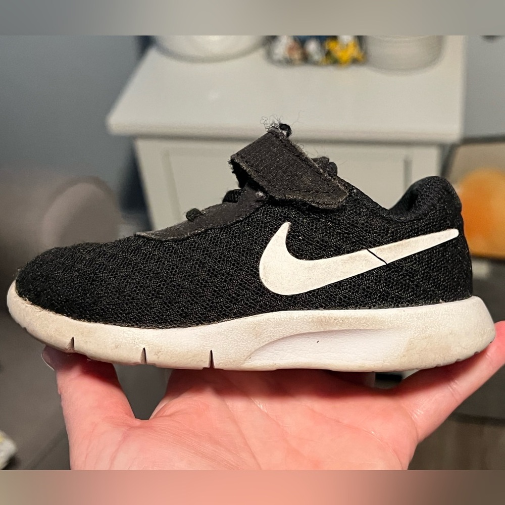 Toddler black Nike sneakers. Size 7c